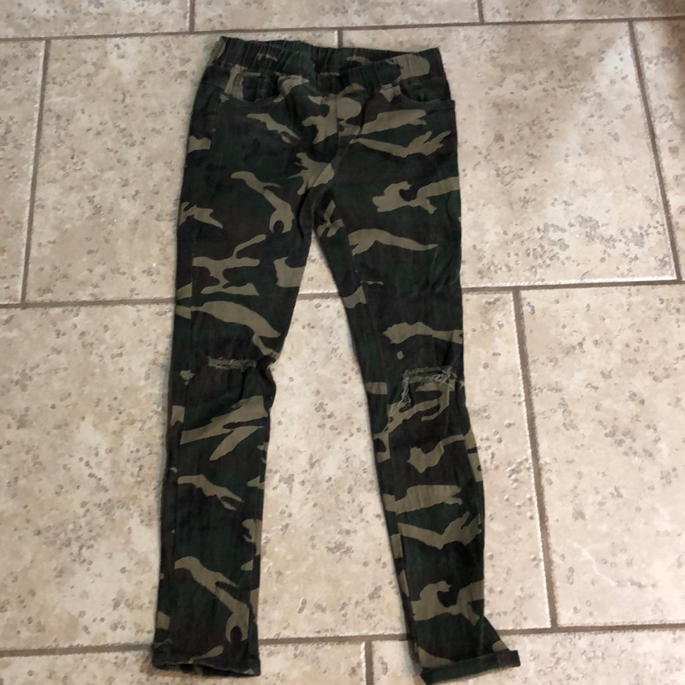 Camo distresses legging